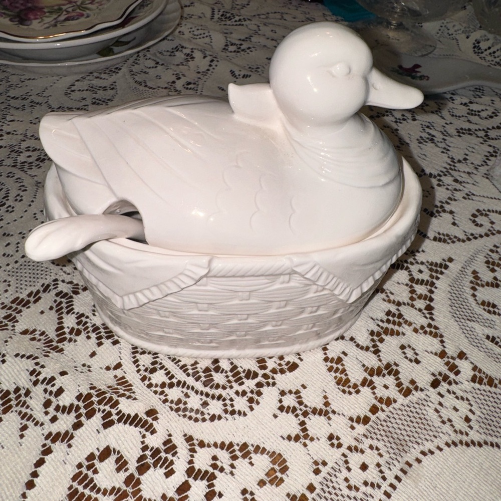 Vintage white duck ceramic lidded soup tureen